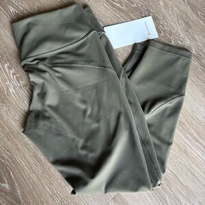 NWT - Lululemon in Movement 7/8 Leggings - size 12